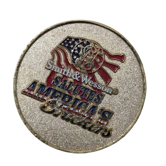 Smith & Wesson Salutes America Taylor Cutlery Challenge Coin 1975 Collectible 🇺 - Picture 2 of 7